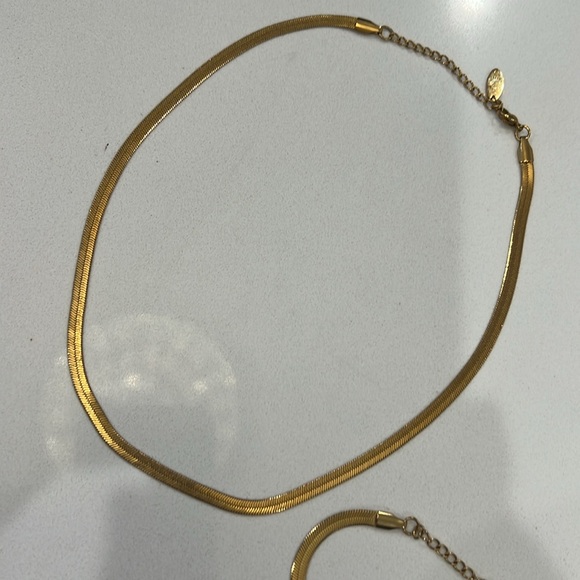 New Atolea matching necklace and bracelet - Picture 4 of 4